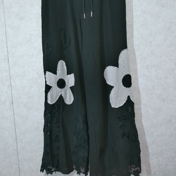 NEW Davi & Dani Waffle Knit Wide Leg Pants with Flower Patch & Lace Size L,M & S - Picture 11 of 15